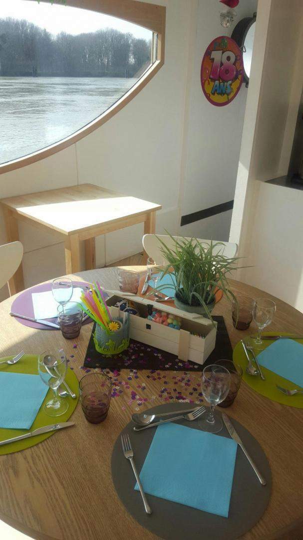 Péniche événementielle à louer à Conflans-Sainte-Honorine