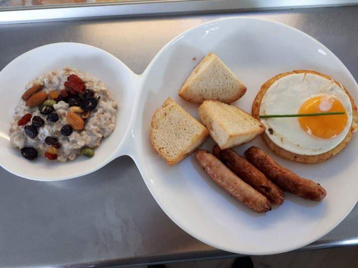 Service traiteur événementiel sur péniche à Conflans-Sainte-Honorine