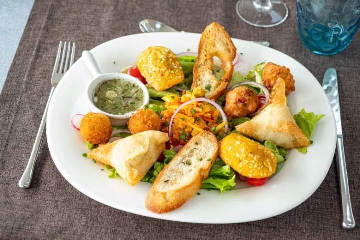 Organisation de réception avec traiteur sur péniche à Conflans Sainte Honorine