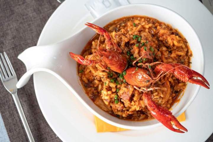 Service traiteur haut de gamme sur péniche à Conflans Sainte Honorine