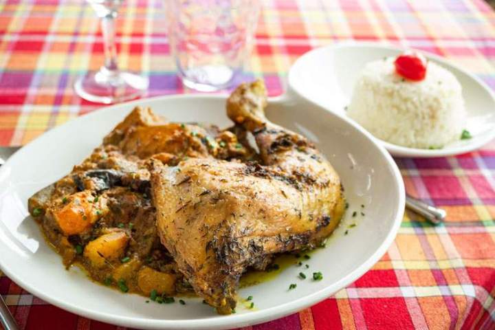 Service traiteur pour repas d’entreprise sur péniche à Conflans Sainte Honorine