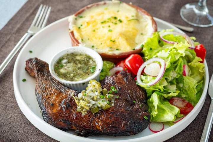 Service traiteur pour repas d’entreprise sur péniche à Conflans Sainte Honorine