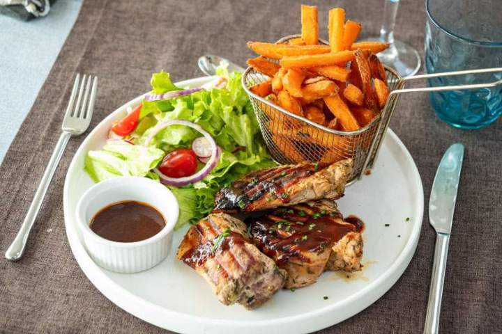 Traiteur anniversaire sur péniche à Conflans Sainte Honorine