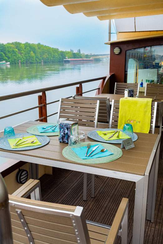 Traiteur buffet sur péniche à Conflans Sainte Honorine